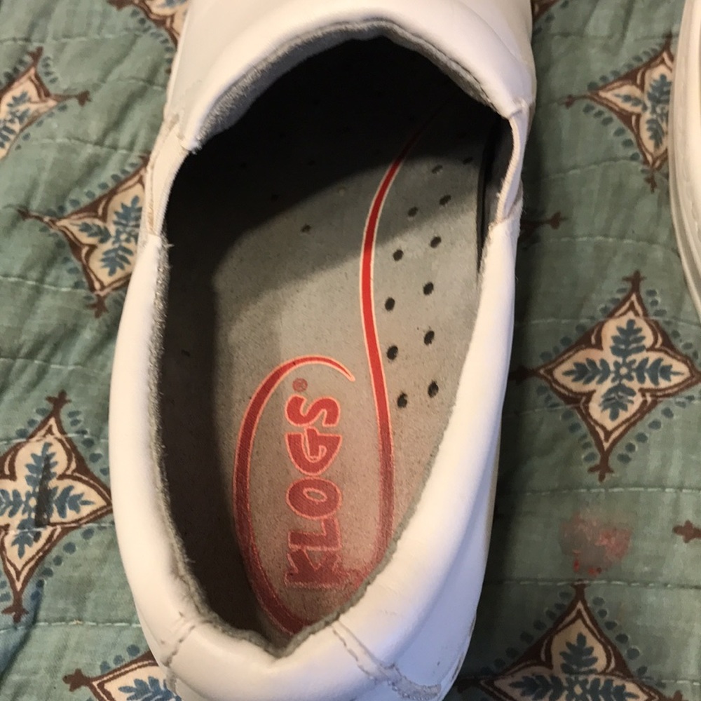 White KLOGS Nursing shoes. Shoes run a bit large. - Picture 5 of 11
